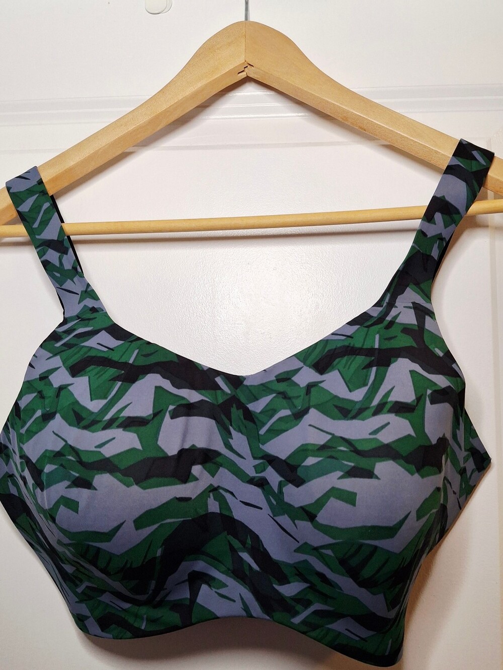Knix Green Camo Wireless Full-Coverage Bra (6+)